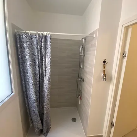 Quai N3 Studio, Parking, Vieux Port De *